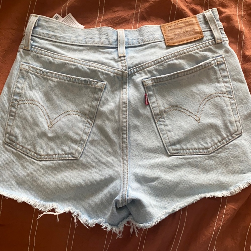 Levi’s wedgie shorts size 27